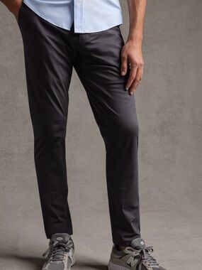 Rhône The Commuter Slim Pant in IRON 32Wx32L